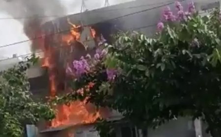 जबलपुर के पटाखा बाजार में आग, कई दुकानें जली:धमाकों से आसपास फैली दहशत; फायर ब्रिगेड की टीम ने एक घंटे बाद पाया काबू