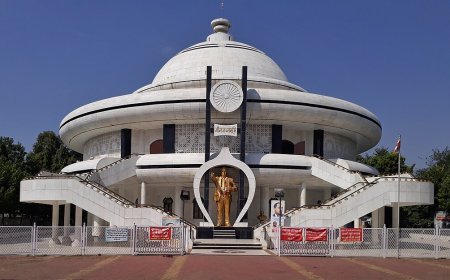 राहुल-प्रियंका की सभा से पहले महू पहुंचे सीएम:कहा- कुछ लोग बाबासाहब की जन्मस्थली को पर्यटन समझ रहे; पटवारी बोले- भाजपा की नीतियां संविधान के लिए खतरा