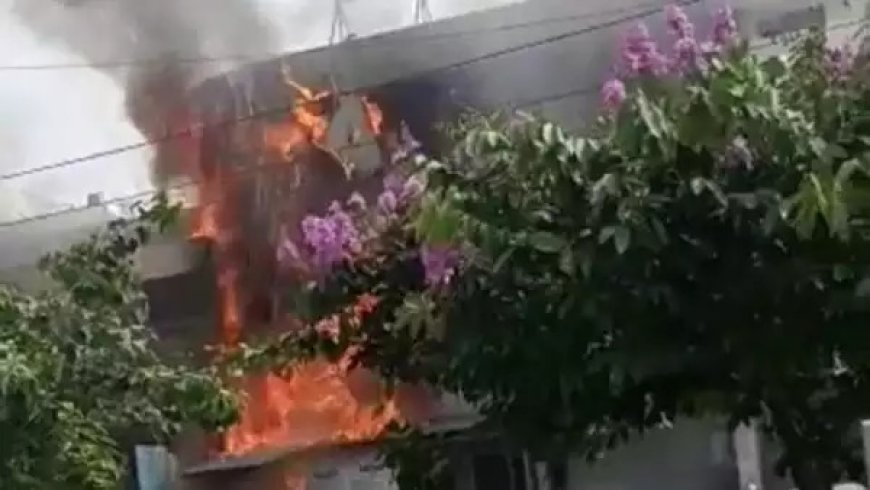 जबलपुर के पटाखा बाजार में आग, कई दुकानें जली:धमाकों से आसपास फैली दहशत; फायर ब्रिगेड की टीम ने एक घंटे बाद पाया काबू